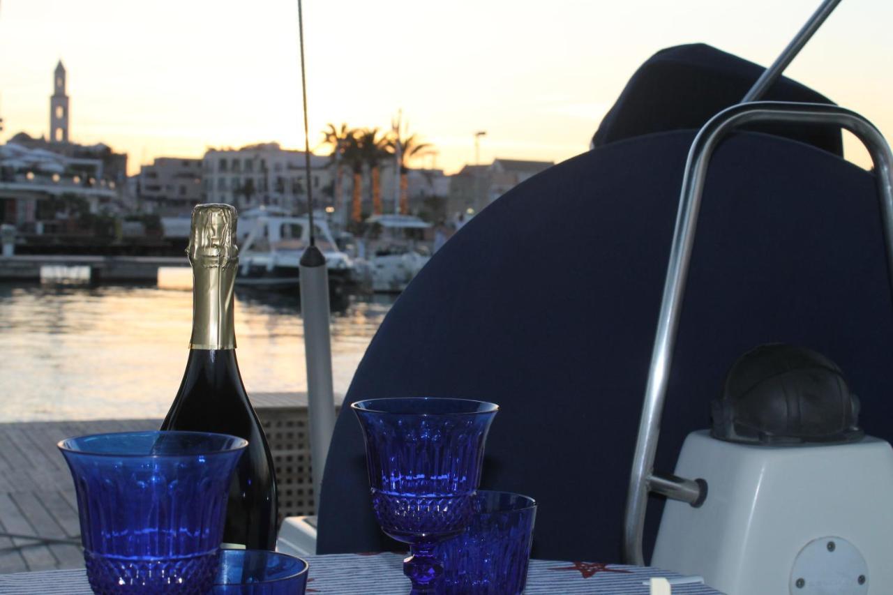 "Ultima" Love Boat Bari Bagian luar foto