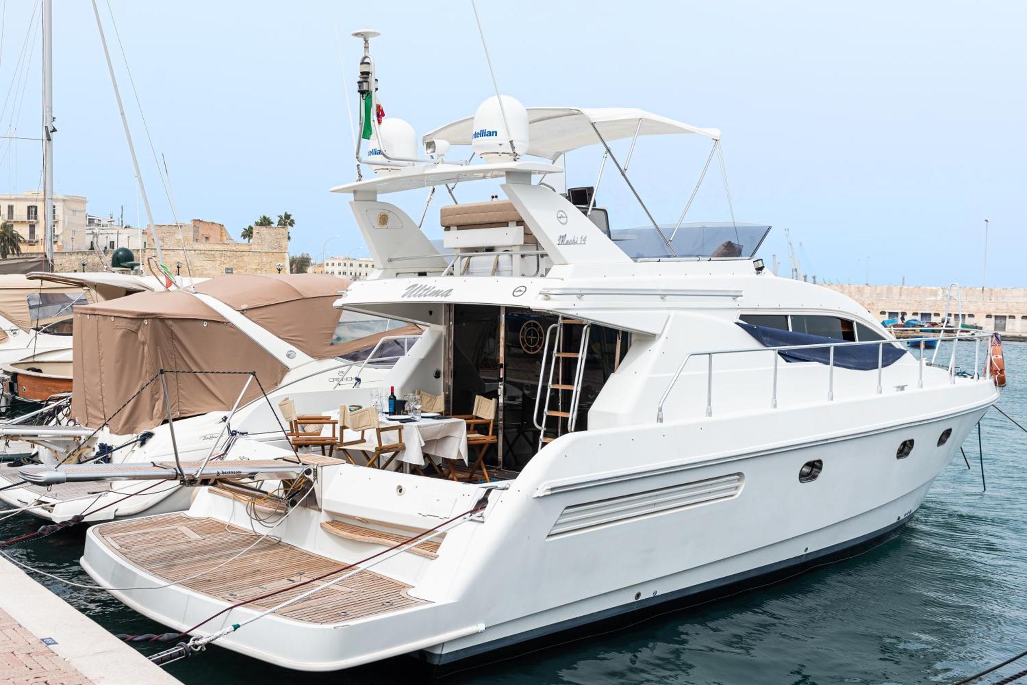 "Ultima" Love Boat Bari Bagian luar foto